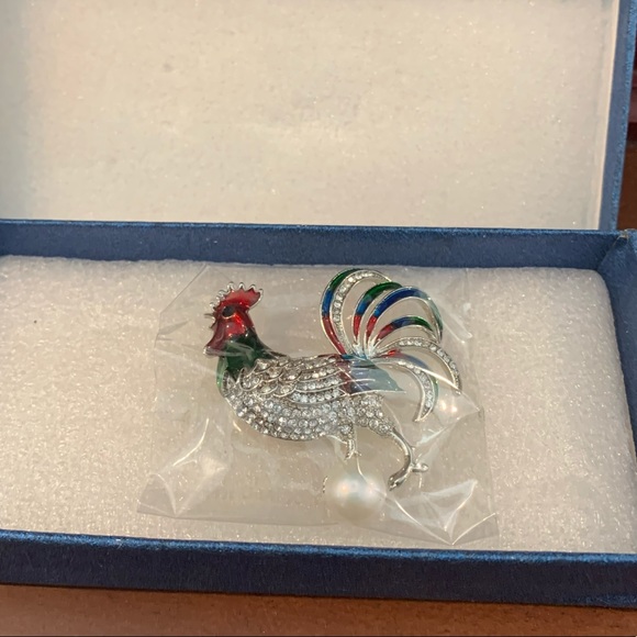 Jewelry - Silver rooster pin